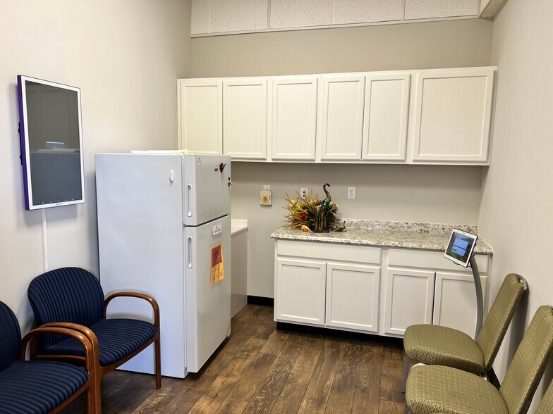 More Photos Of 14902 Northwest Fwy, Houston Unknown For Lease