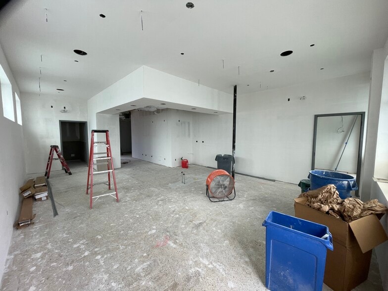 More Photos Of 2004 Pass A Grille Way, Saint Petersburg Restaurant For Lease