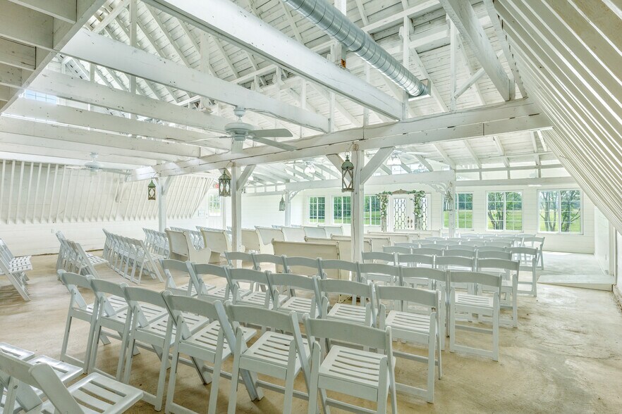 More Photos Of 53447 Highway 290, Hempstead Specialty For Sale