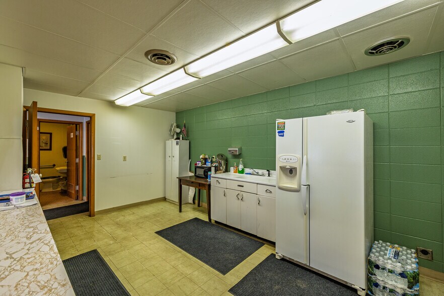 More Photos Of N5105 Leonard N, West Salem Flex For Sale