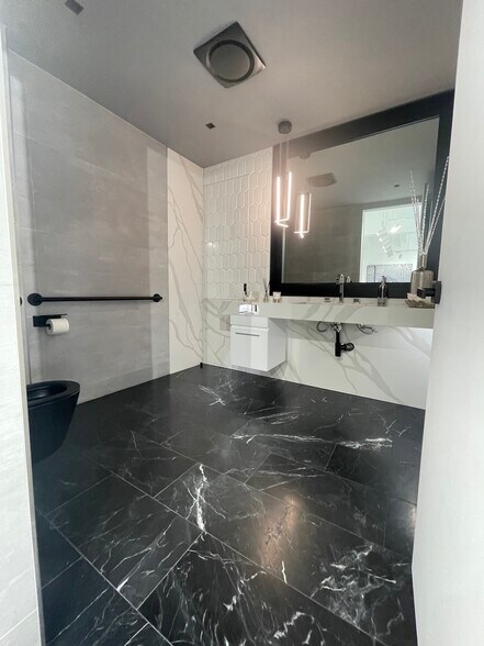 More Photos Of 311 Grant Ave, San Francisco Storefront For Lease