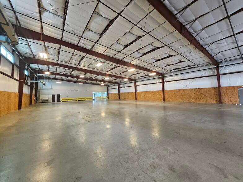 More Photos Of 1516 Ferguson Ln, Austin Light Distribution For Lease