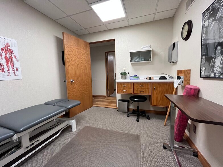 More Photos Of 2001 7th St, Rapid City Office For Sale