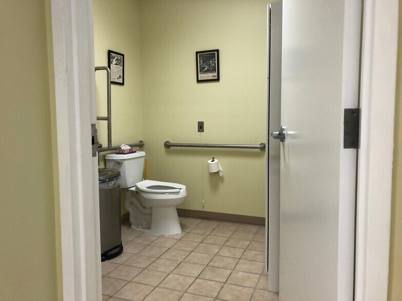 More Photos Of 100 Corporate Dr, Trumbull Research And Development For Lease