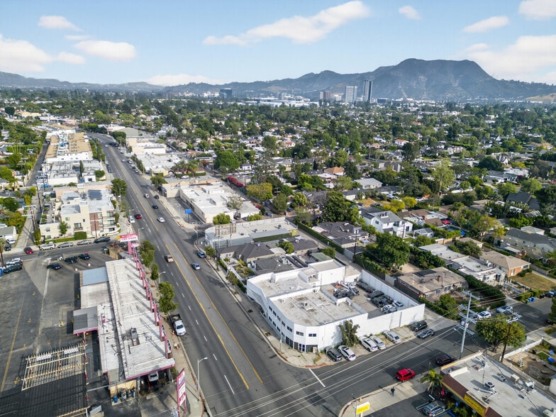 More Photos Of 10520 Magnolia Blvd, North Hollywood Office For Sale