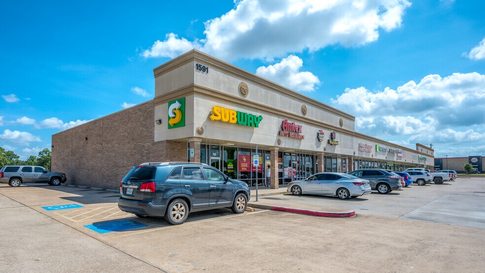 More Photos Of 1591 E Hwy 6, Alvin Storefront For Sale