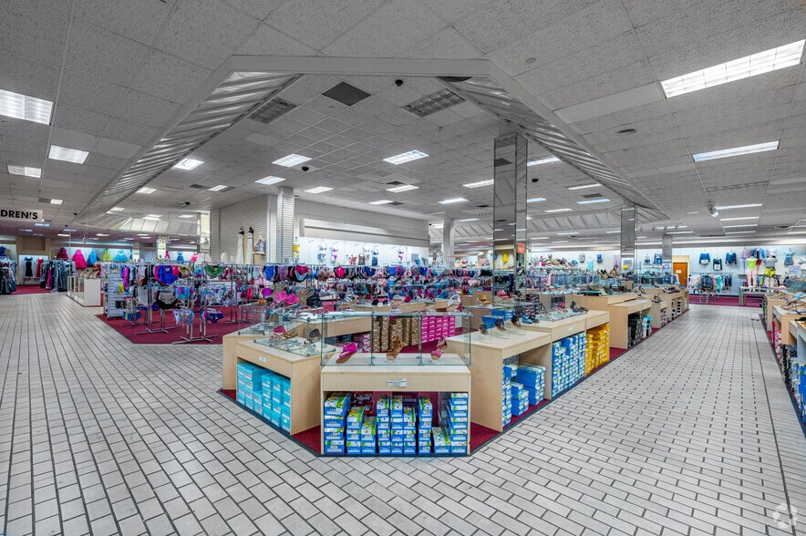 More Photos Of 3602 W Airport Fwy, Irving Department Store For Sale