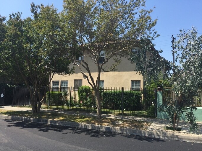 More Photos Of 5919 Whitnall Hwy, North Hollywood Apartments For Sale