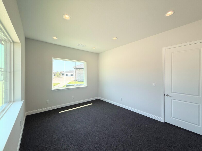 More Photos Of 6000 Alma Rd, McKinney Unknown For Lease