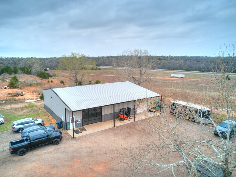 More Photos Of 6625 S Hiwassee Rd, Oklahoma City Showroom For Sale