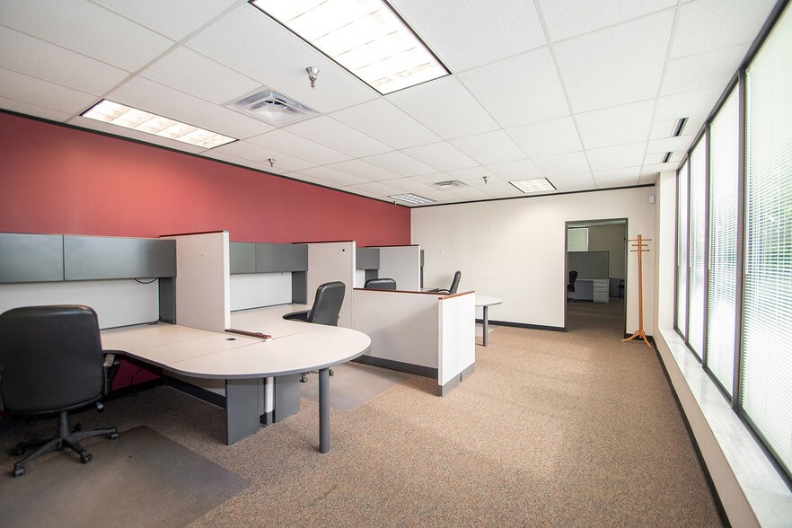 More Photos Of 9002 Purdue Rd, Indianapolis Office For Lease