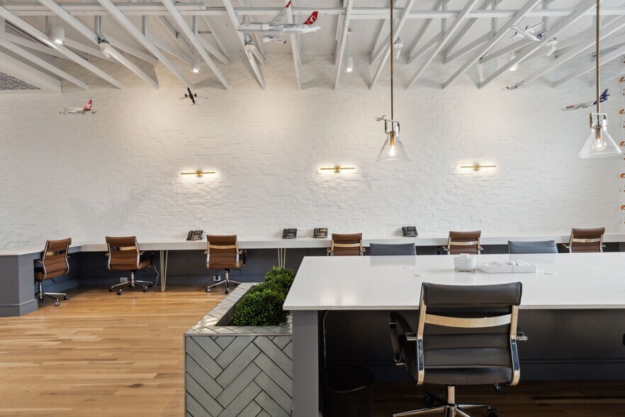 More Photos Of 4763 Algiers St, Dallas Loft Creative Space For Sale