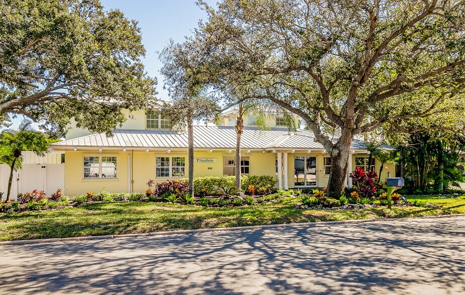 More Photos Of 525 8th St W, Bradenton Office For Sale