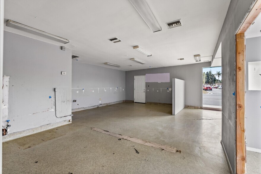 More Photos Of 2329-2335 W Sequoia Ave, Anaheim Storefront Retail Office For Lease