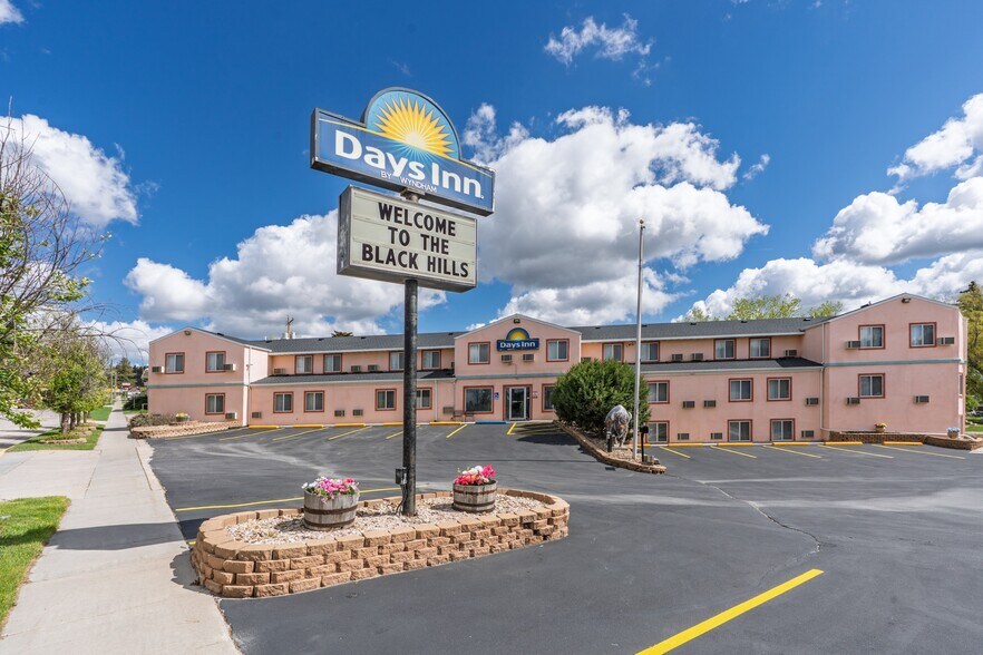 Primary Photo Of 519 Crook St, Custer Hotel For Sale
