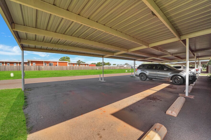 More Photos Of 1501 Wade St, Sayre Apartments For Sale