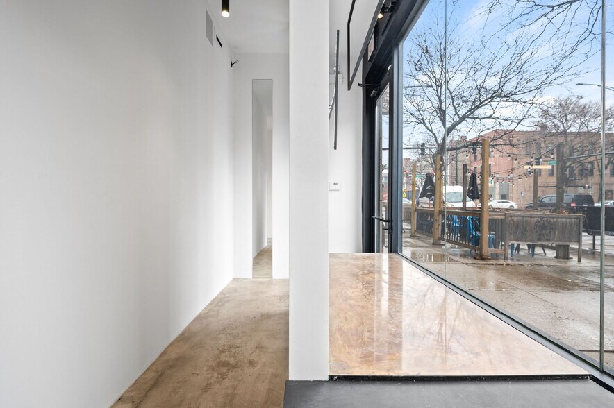More Photos Of 1751 W Division St, Chicago Storefront Retail Residential For Lease