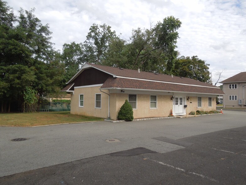 More Photos Of 619 Union Ave, Middlesex Unknown For Lease