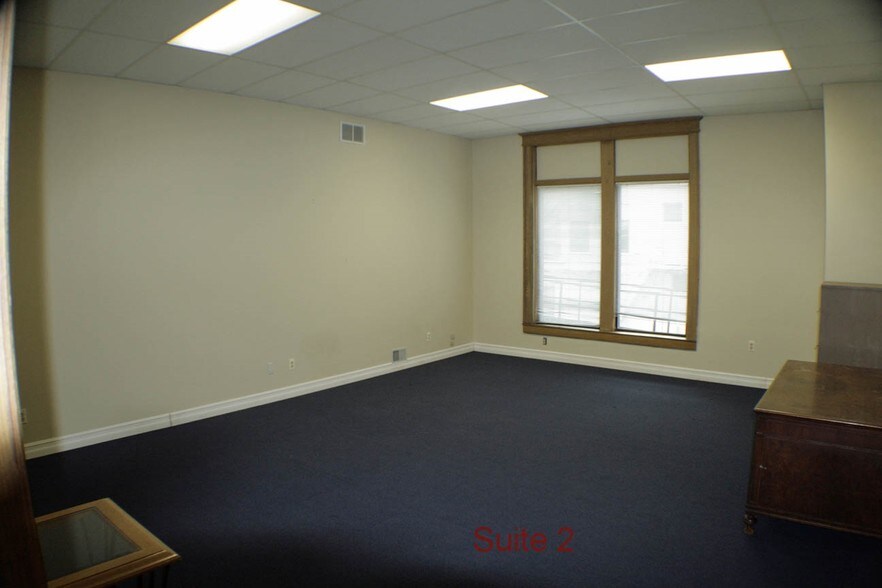 More Photos Of 16-20 W Huron St, Pontiac Office For Lease