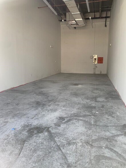 More Photos Of 10887-10891 NW 17th St, Miami Unknown For Lease