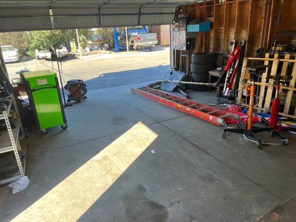 More Photos Of 1802 S Craycroft Rd, Tucson Auto Dealership For Lease