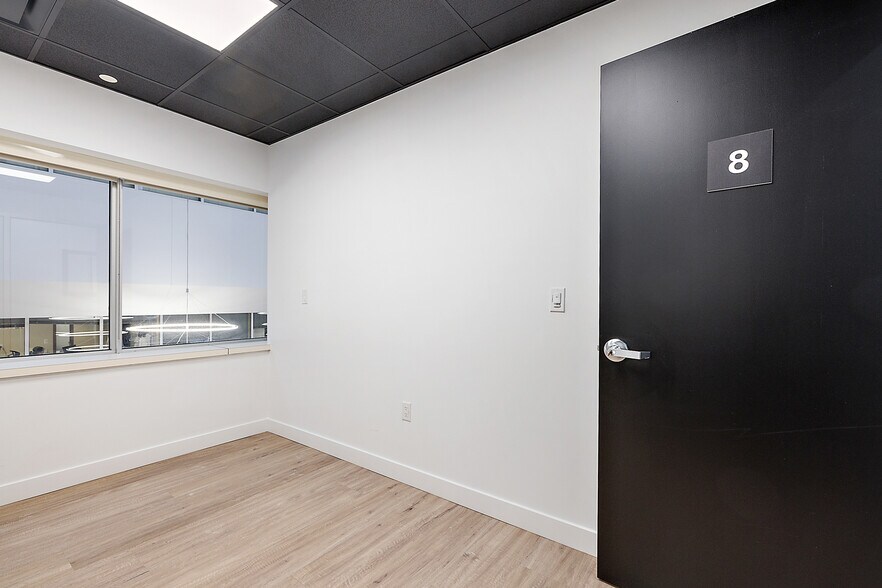 More Photos Of 801-803 W Big Beaver Rd, Troy Office For Lease