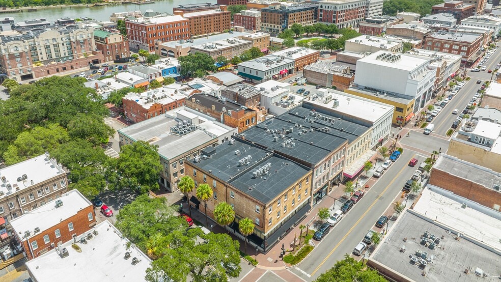 More Photos Of 322 W Broughton St, Savannah Storefront For Lease