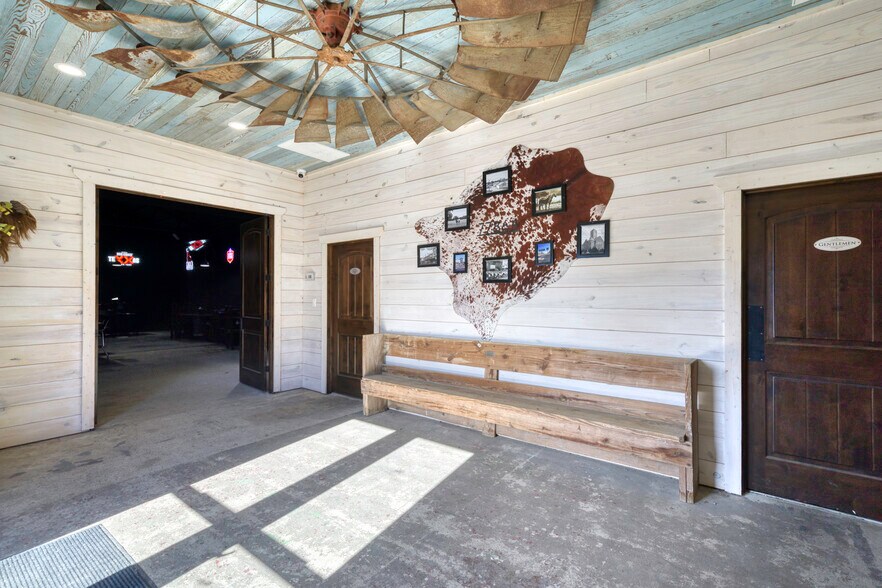 More Photos Of 710 S May St, Madisonville General Retail For Sale