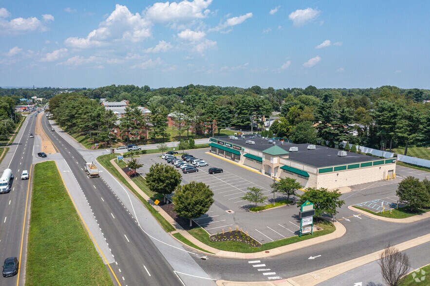 More Photos Of 1500 Beaver Brook Plz, New Castle Storefront For Lease