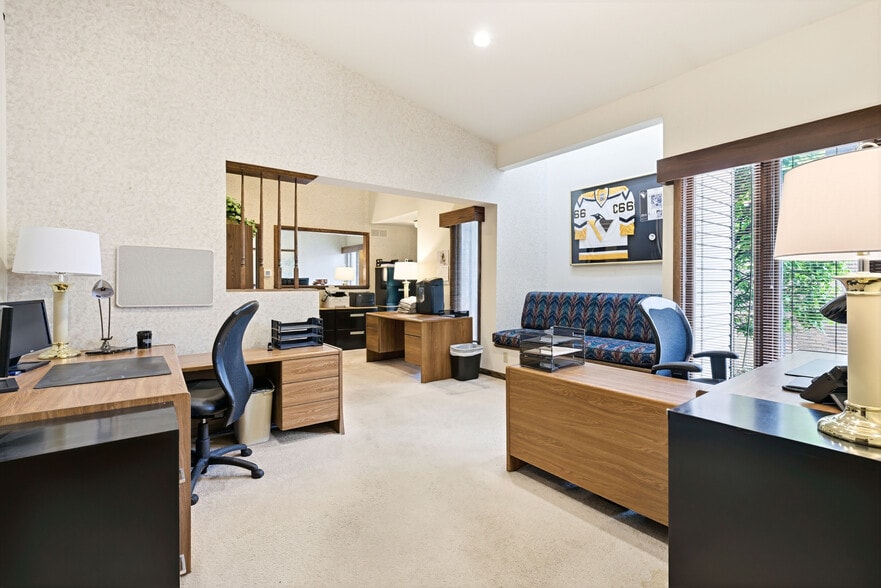 More Photos Of 2001-2007 Kinvara Dr, Pittsburgh Office For Sale