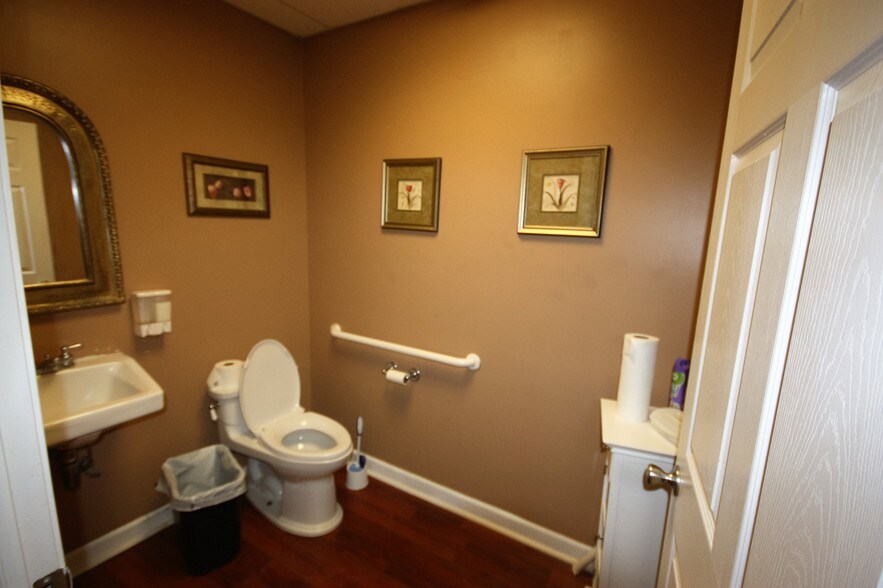 More Photos Of 91 Gleneida Ave, Carmel Office For Sale