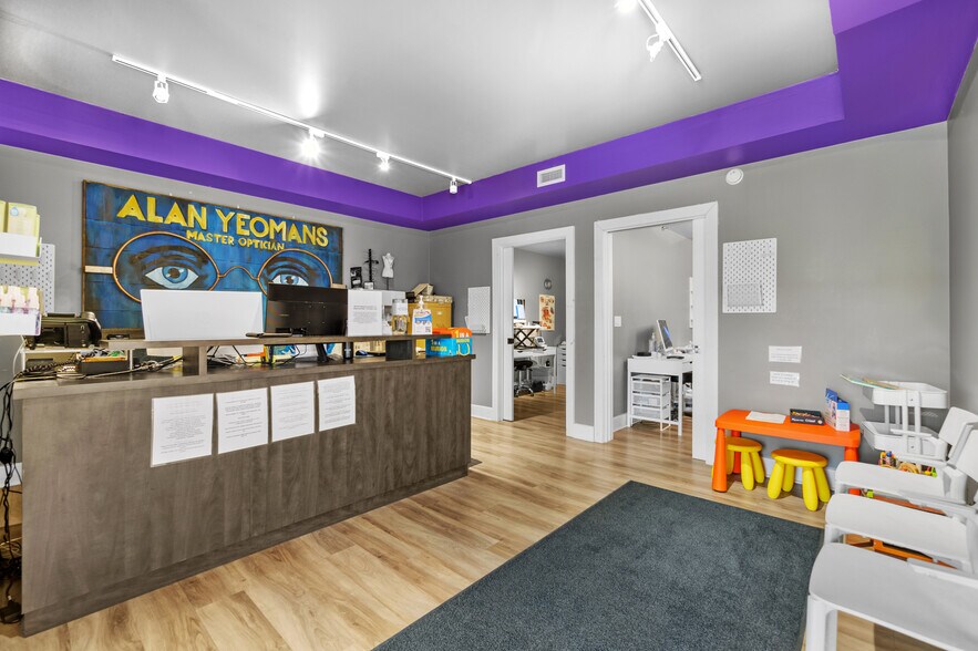 More Photos Of 201 Queen St S, Mississauga Storefront Retail Office For Sale