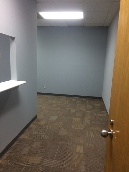 More Photos Of 101 Plaza East Blvd, Evansville Office For Sale