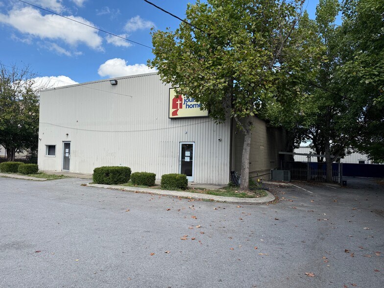 Primary Photo Of 308 W Castle St, Murfreesboro Warehouse For Lease