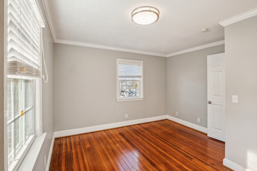 More Photos Of 2638-2650 Main St, Glastonbury Office For Lease