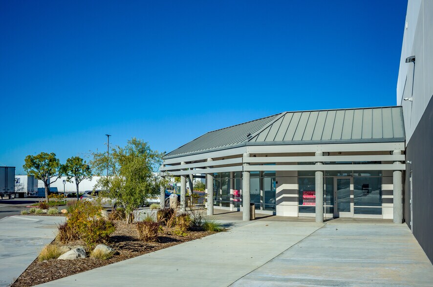 More Photos Of 24318 Hemlock Ave, Moreno Valley Unknown For Lease