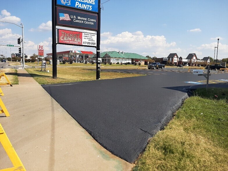 More Photos Of 750 Battlefield rd, Springfield General Retail For Lease