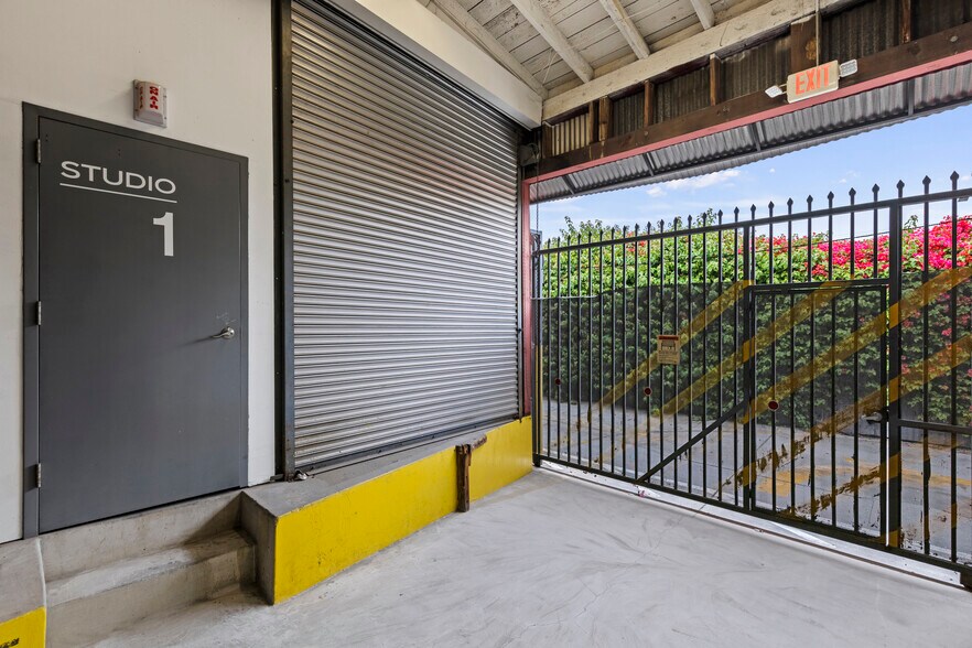 More Photos Of 1022 S Santa Fe Ave, Los Angeles Showroom For Lease