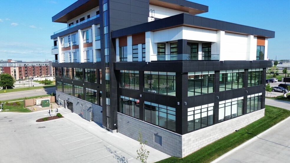 More Photos Of 595 S 60th St, West Des Moines Office For Lease