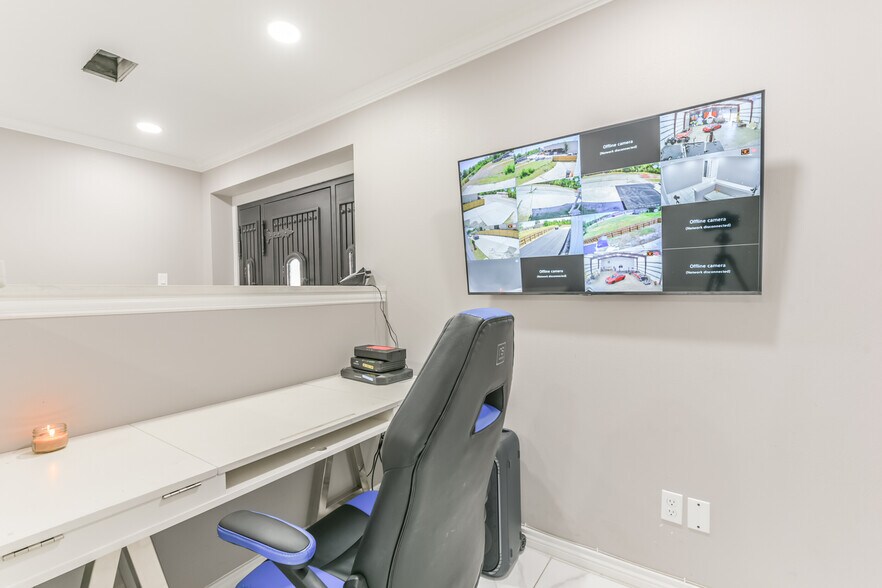 More Photos Of 1207 S Houston, Humble Warehouse For Sale