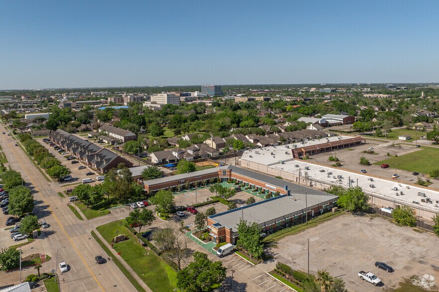 More Photos Of 202 N Texas Ave, Webster Medical For Lease