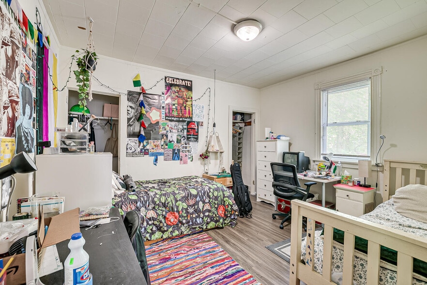 More Photos Of 173 Hamilton St, New Brunswick Specialty For Sale