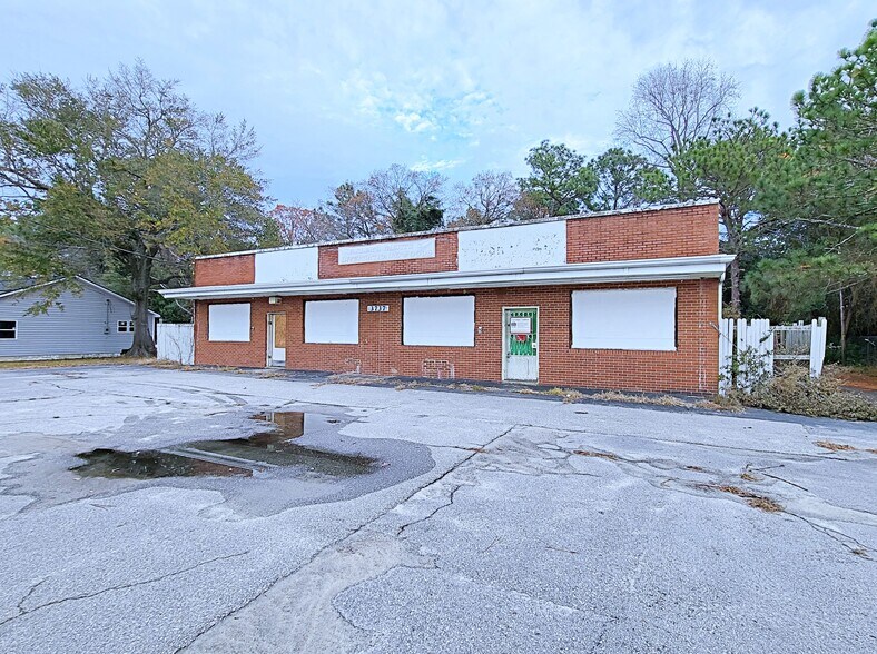 More Photos Of 3737 Boone Trl, Fayetteville Convenience Store For Sale