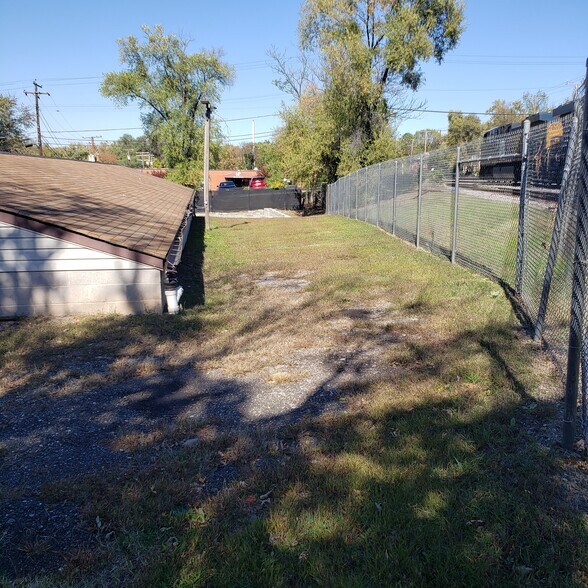 More Photos Of 2301 Sulphur Spring Rd, Lansdowne Industrial For Lease