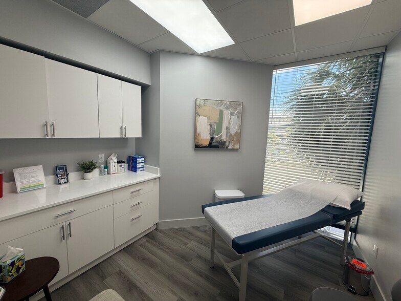 More Photos Of 2100 SE Ocean Blvd, Stuart Medical For Lease