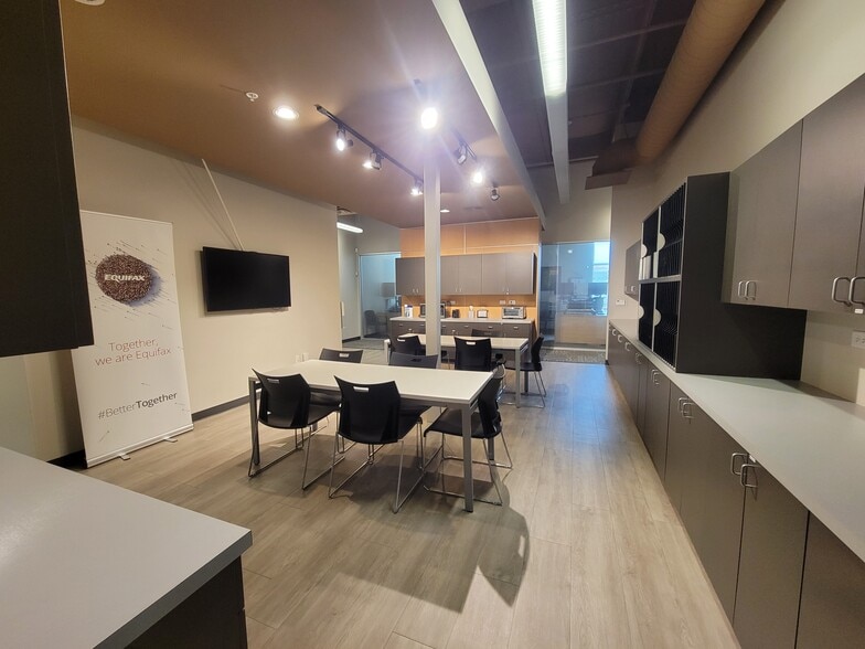 More Photos Of 127 E Warm Springs Rd, Las Vegas Office For Sale