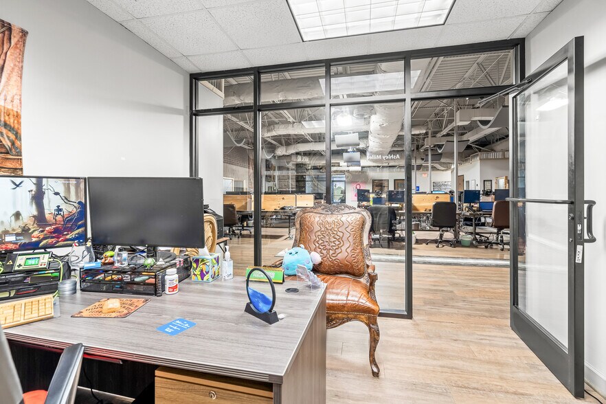 More Photos Of 508 S Lexington Ave, Burlington Office For Sale