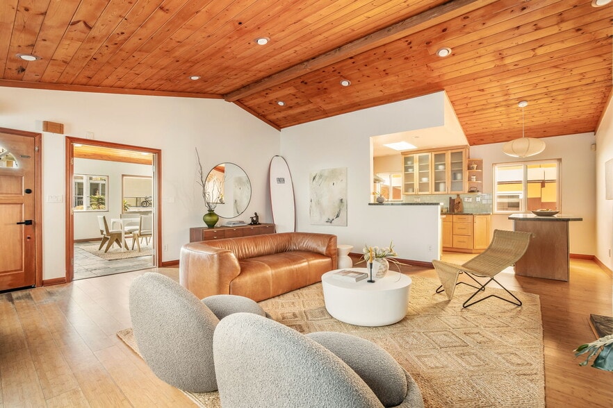 More Photos Of 16 Spinnaker St, Marina Del Rey Multifamily For Sale