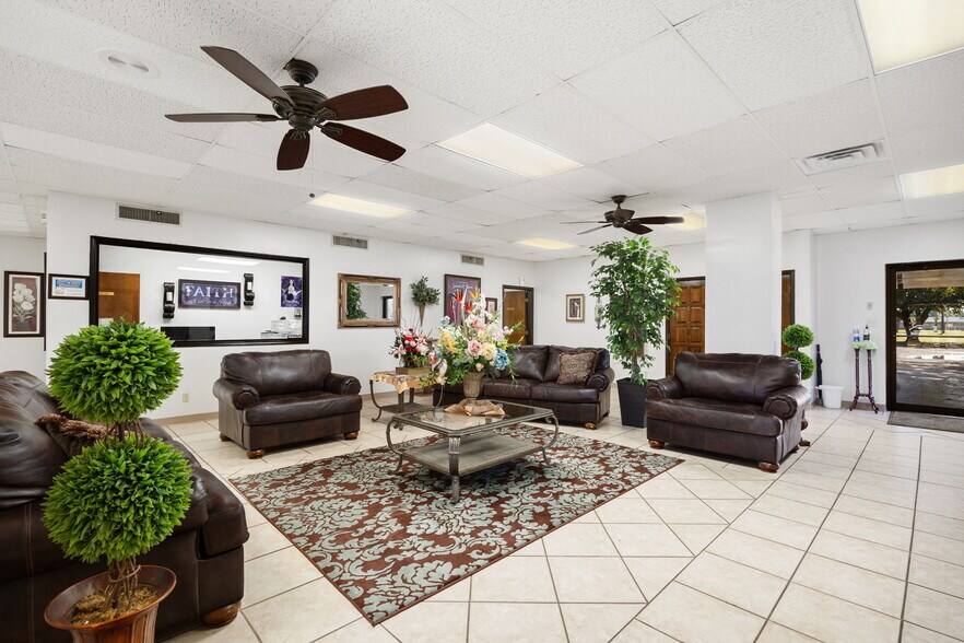 More Photos Of 2602 N Texas Blvd, Weslaco Freestanding For Sale