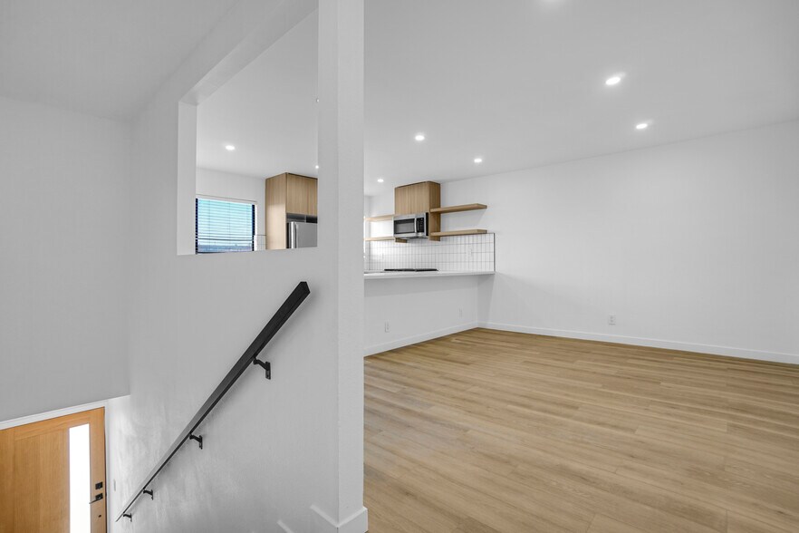 More Photos Of 12527 Cranbrook Ave, Hawthorne Apartments For Sale